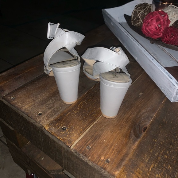 High heels - Picture 3 of 4